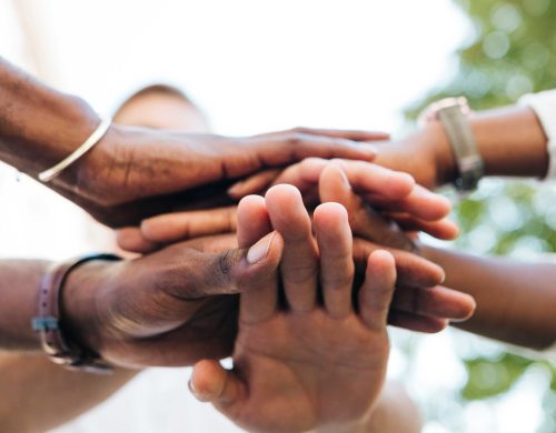 intercultural-hand-shake-outdoor (1)